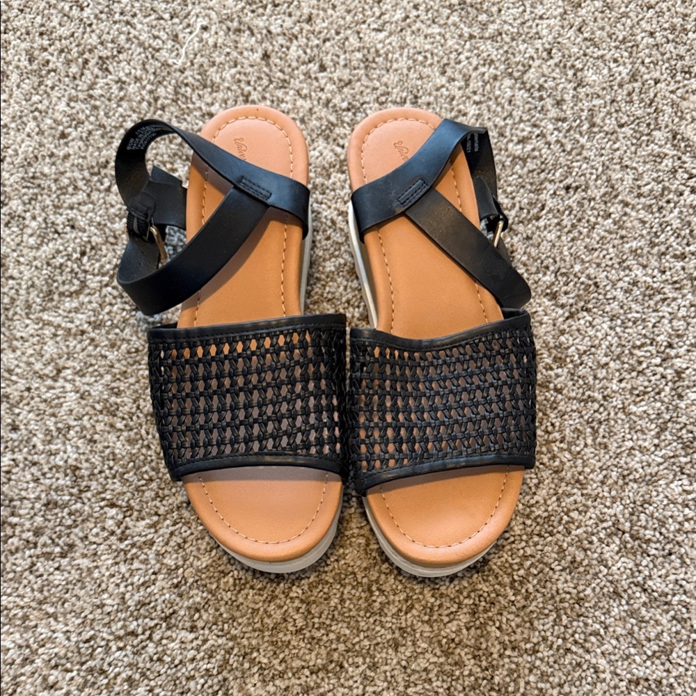 Universal Thread Stylish Black Sandals for Women